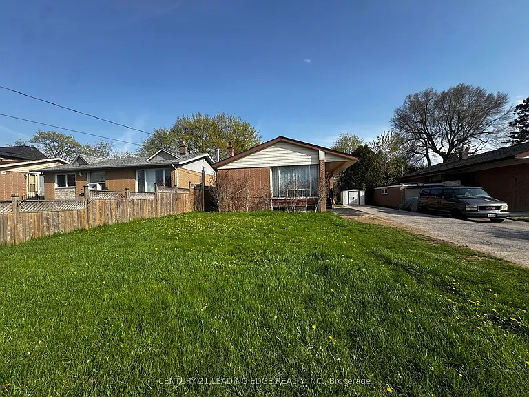 409 Paliser Cres S — Photo 1