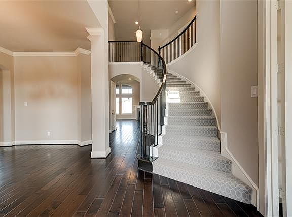 3rd image of 2019 Grassland Dr