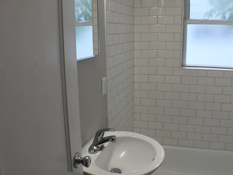 801 Cameron St — Photo 9