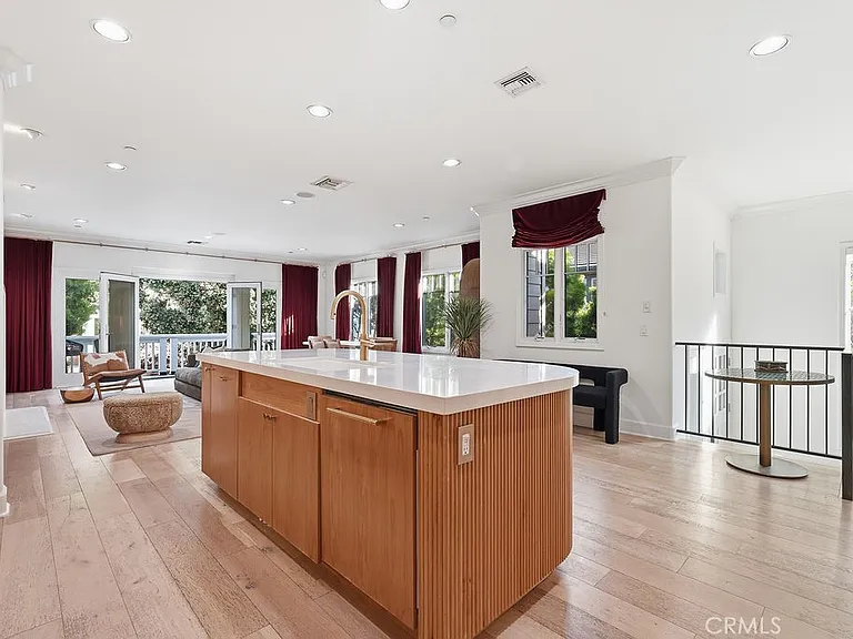 133 Hollister Ave — Photo 11