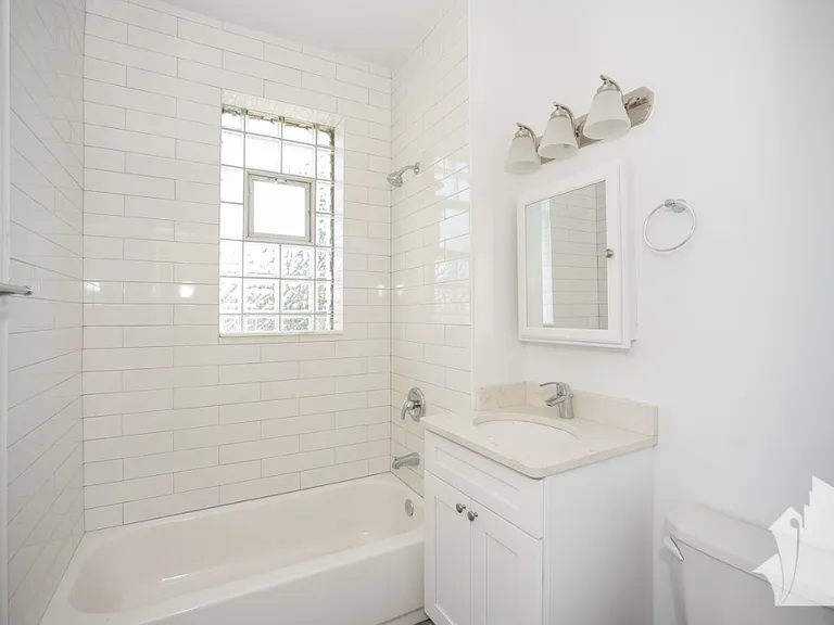 2229-2231 W Wilson Ave #3R — Photo 10