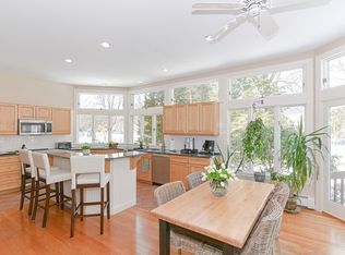 6 Pilgrim Rd, Wellesley, MA 02481