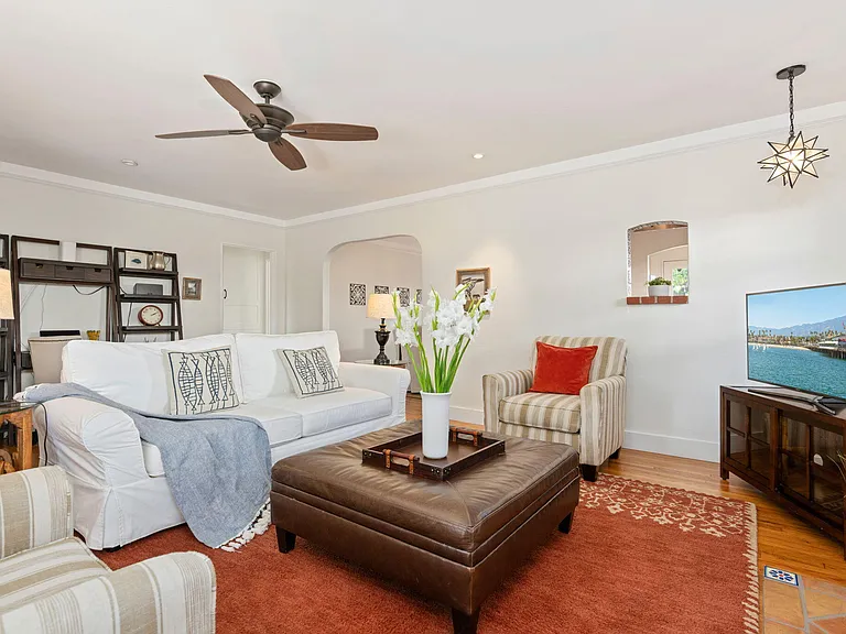 224 W Cota St — Photo 30