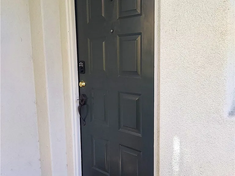 72 Avondale — Photo 1
