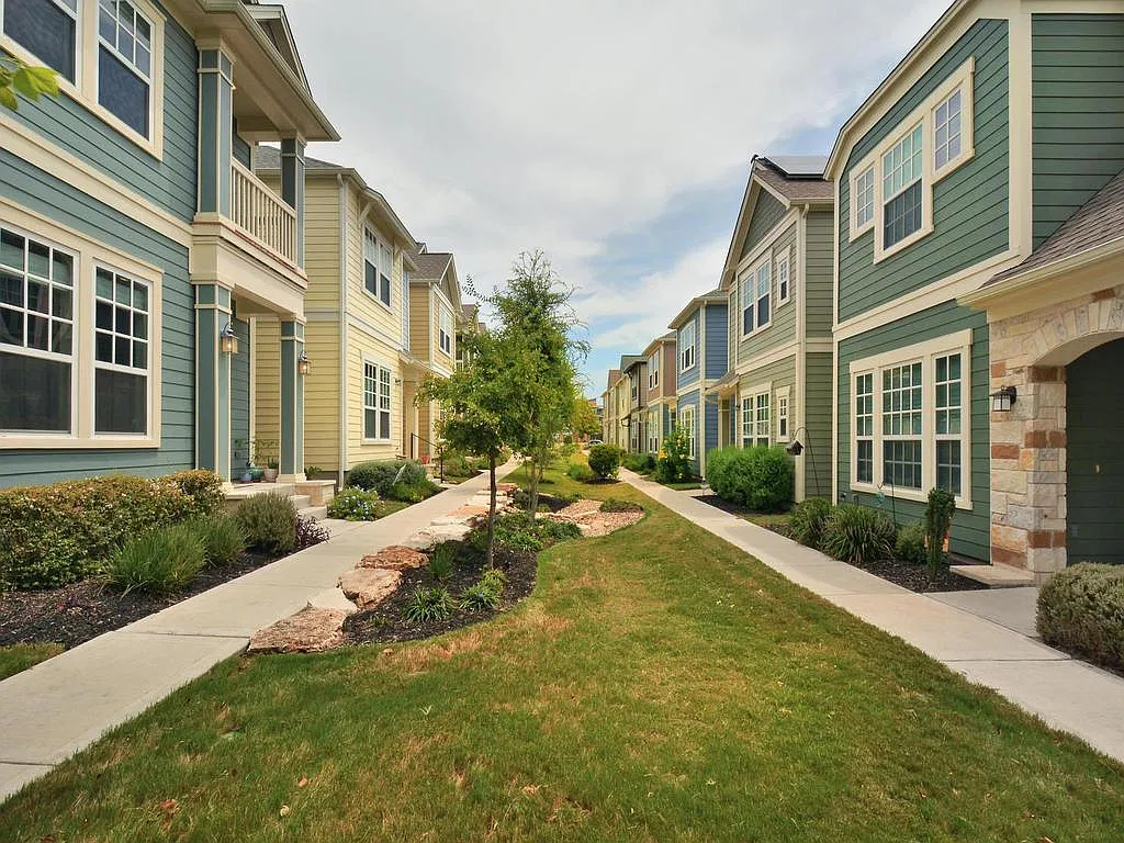 3 bed, 2.5 bath, 1539 sqft, $3,695 — Photo 4
