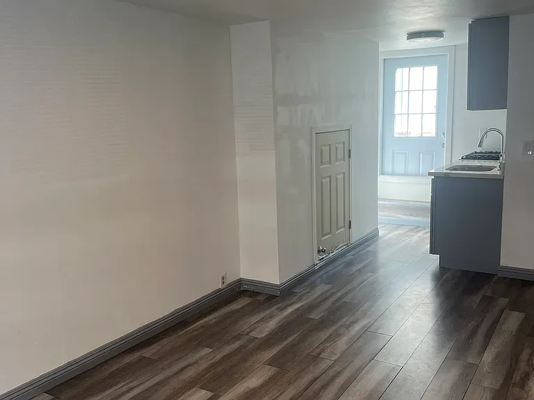 1683 Greenwich St — Photo 2