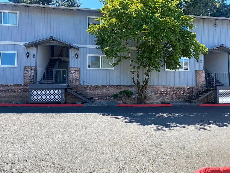 Parkwood Court Apartments — Photo 14