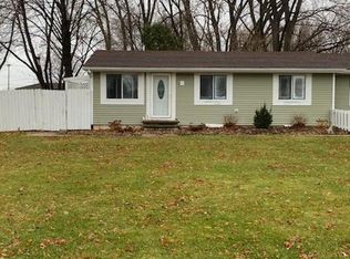 969 7th St #B, Menasha, WI 54952