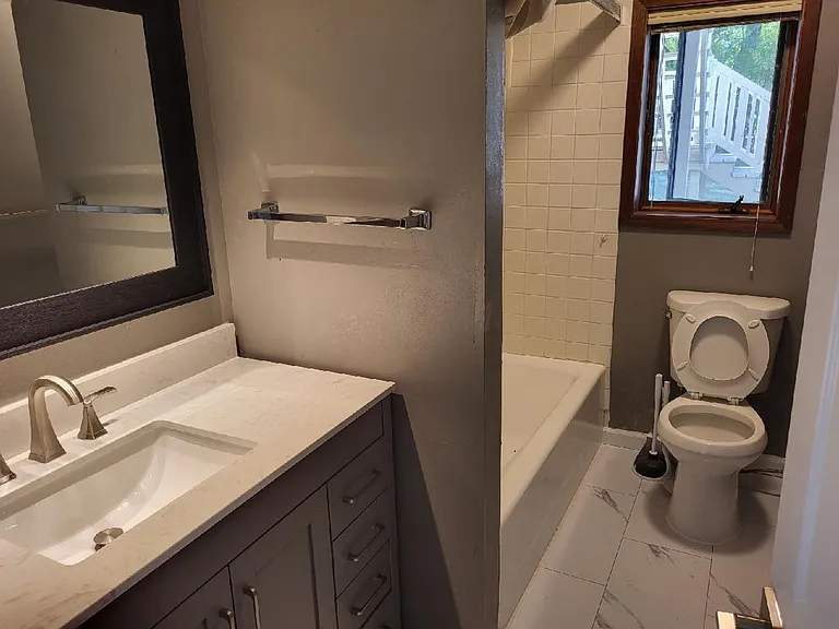 110 W Graf St — Photo 15