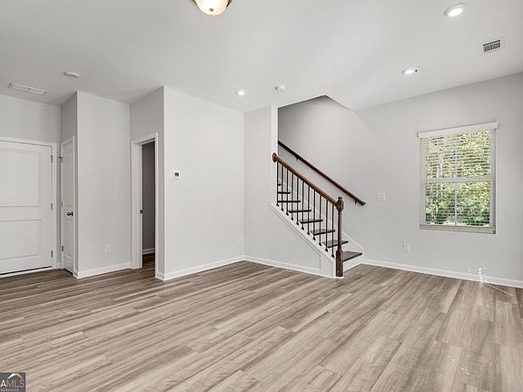 4th image of 113 Jameson Dr