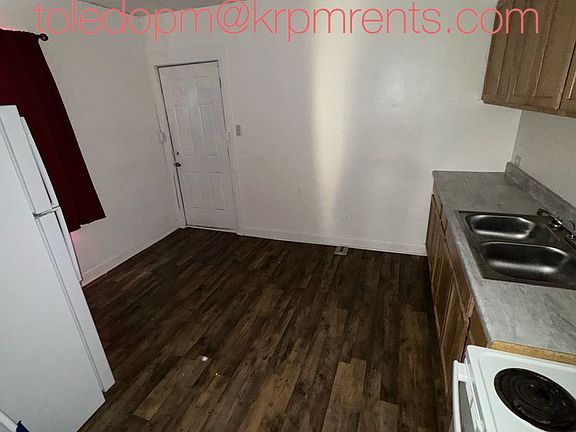 3rd image of 318-320 Wasaon St