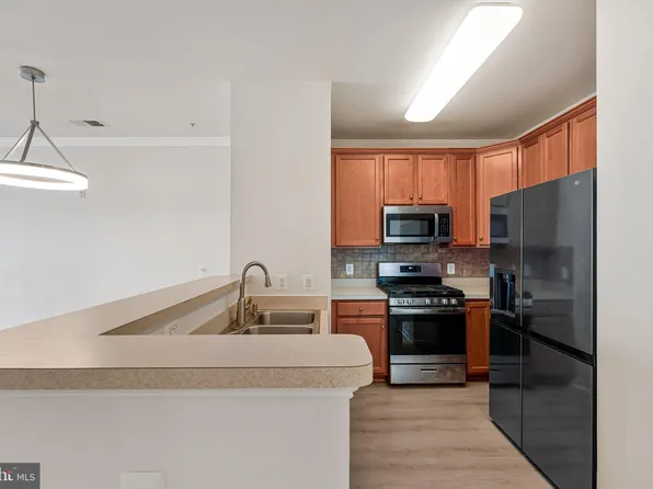 3810 Lightfoot St Unit 308, Chantilly, VA 20151