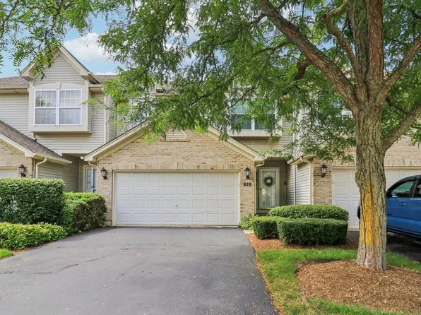 928 Viewpoint Dr, Lake In The Hills, IL 60156