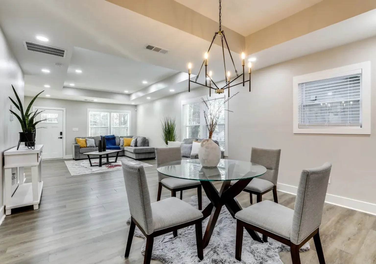 Chic 3B2B WestEnd Ranch Style Home. — Photo 4
