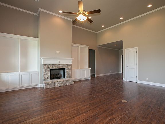 Lots of built ins and hardwood floor