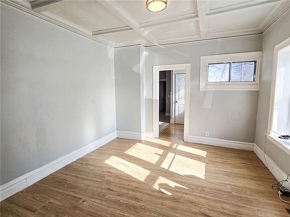 4th image of 130 Lincoln St