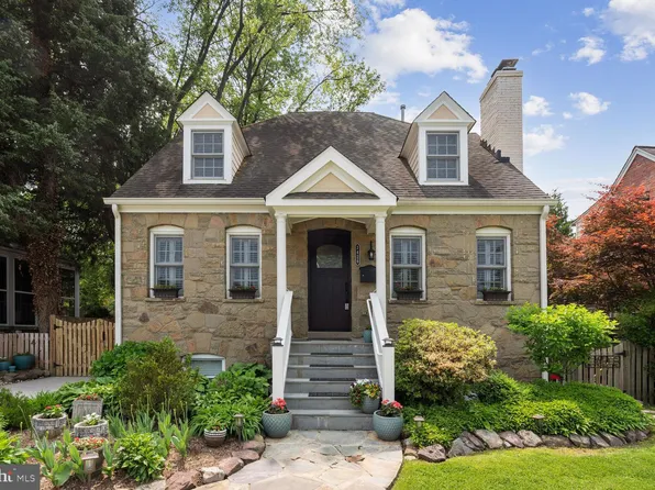 2426 N George Mason Dr, Arlington, VA 22207