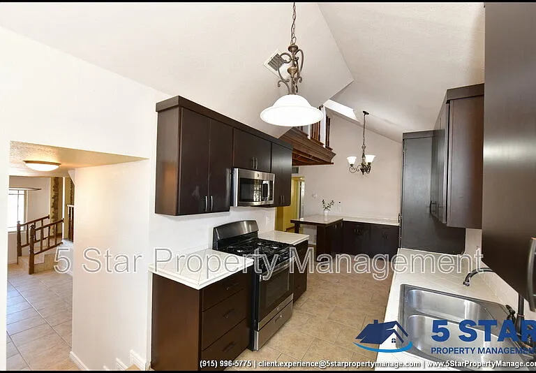 908 Bolivia St — Photo 16
