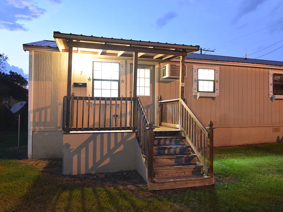 716 West St #7