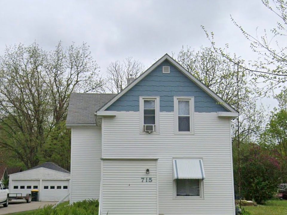 1st image of 715 6th St SW
