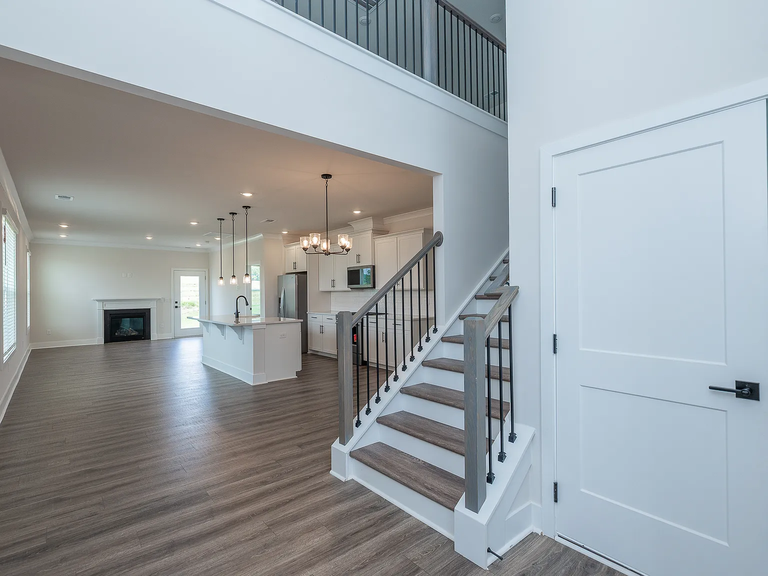 4 bed, 2.5 bath, 2395 sqft, $2,250 — Photo 3