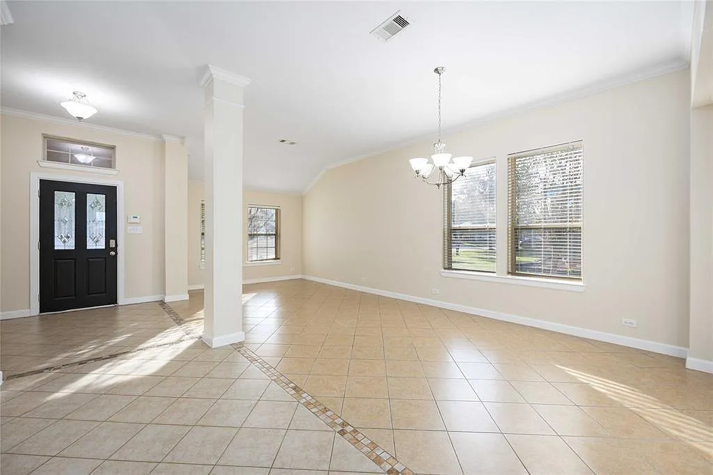 3 bed, 2.5 bath, 2940 sqft, $2,550 — Photo 4