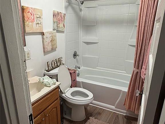 2nd image of 3853 Potomac St