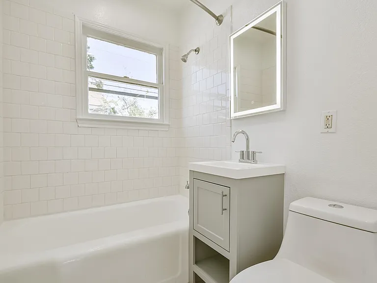 4518 Avenue P — Photo 21