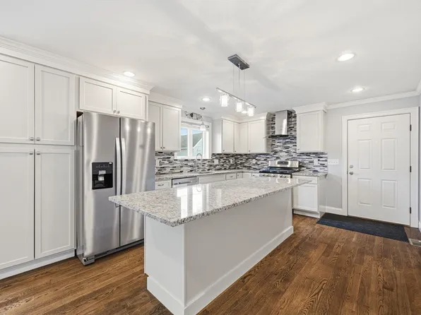 305 Lynn St, Malden, MA 02148
