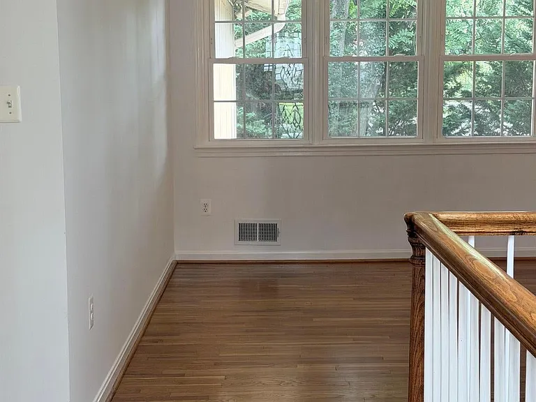 1329 Gresham Rd — Photo 8