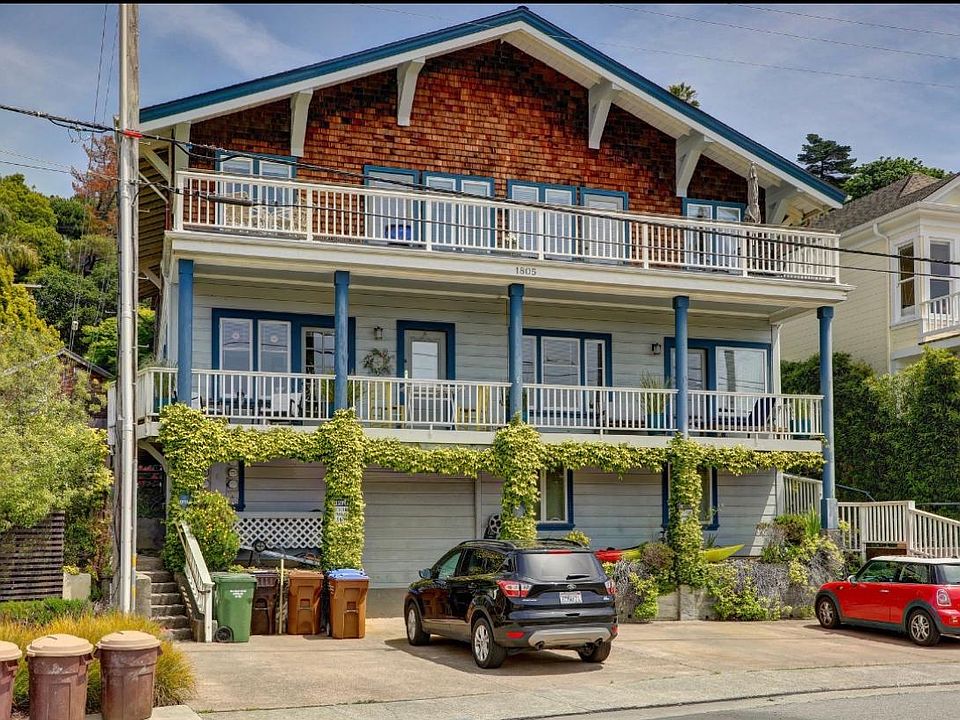 Apartment B is on the top left of this image. You get to share the upper deck and have fantastic views of Tiburon, Mount Tam sunsets and the Bay. Your parking spot is on the far left.