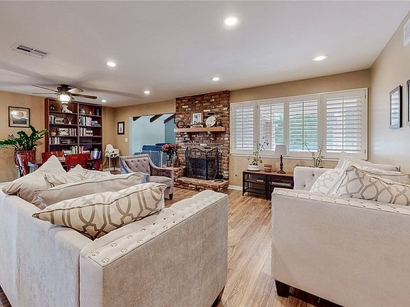 5th image of 29004 Flowerpark Dr