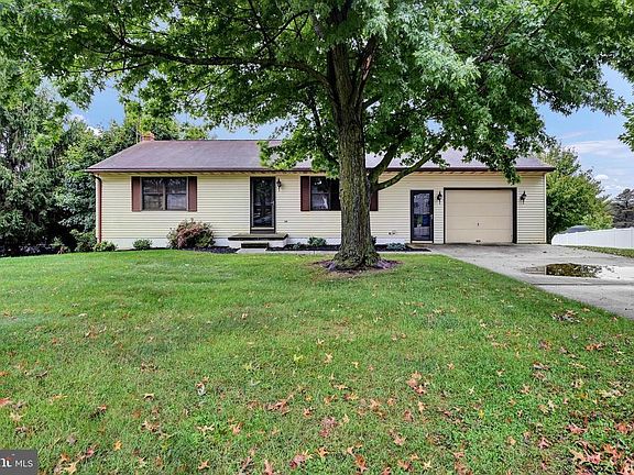 2nd image of 55 Lee Ann Ct