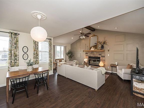 4th image of 319 Wood St