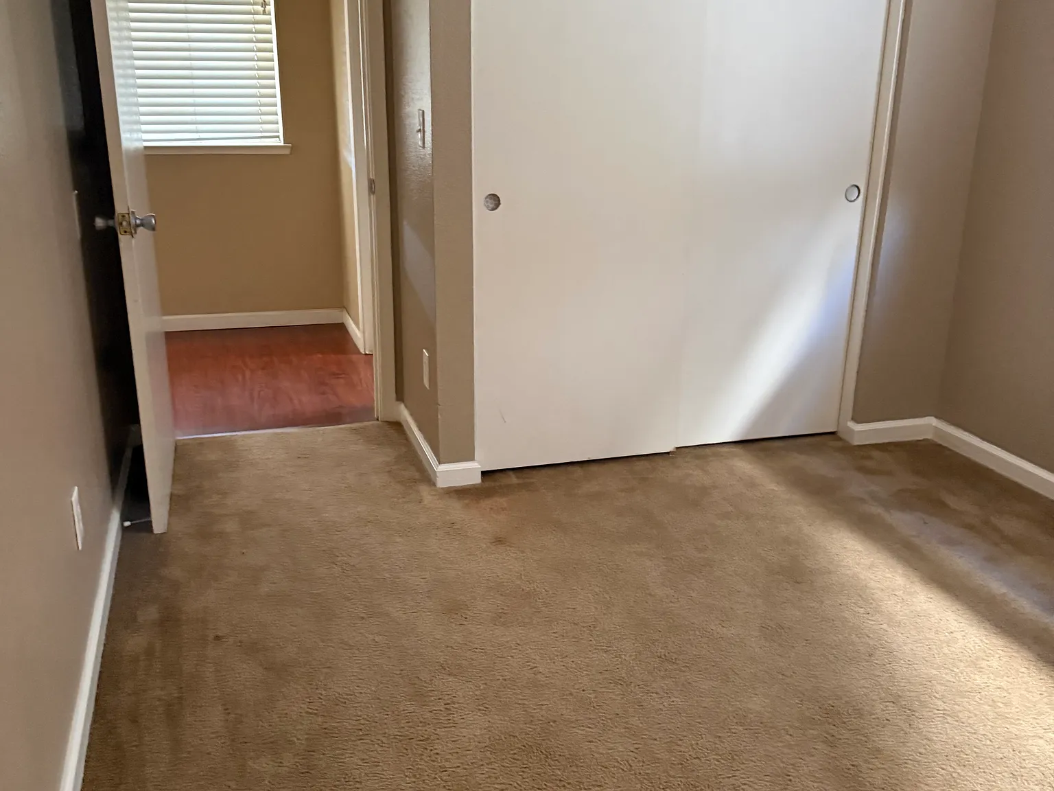 4 bed, 2555 sqft, $2,800 — Photo 3