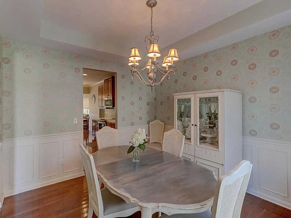 4th image of 2912 Thornrose Ln