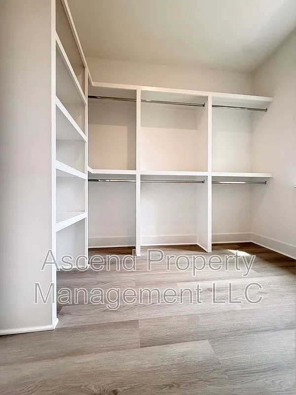 3 bed, 3.0 bath, $2,550 — Photo 3