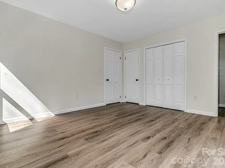 1085 Jenkins Valley Rd — Photo 13