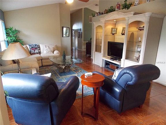 4th image of 306 Thorn Hill Pl