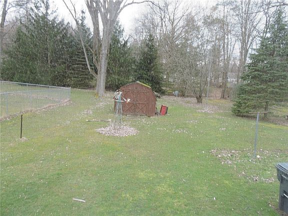 2nd image of 3204 Hemlock Dr