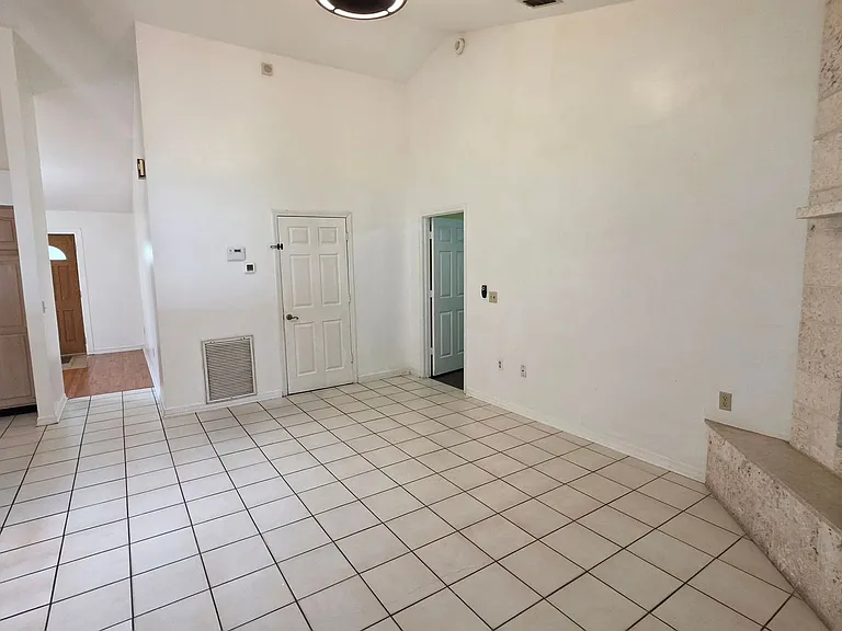 10051 Dorset Dr — Photo 13