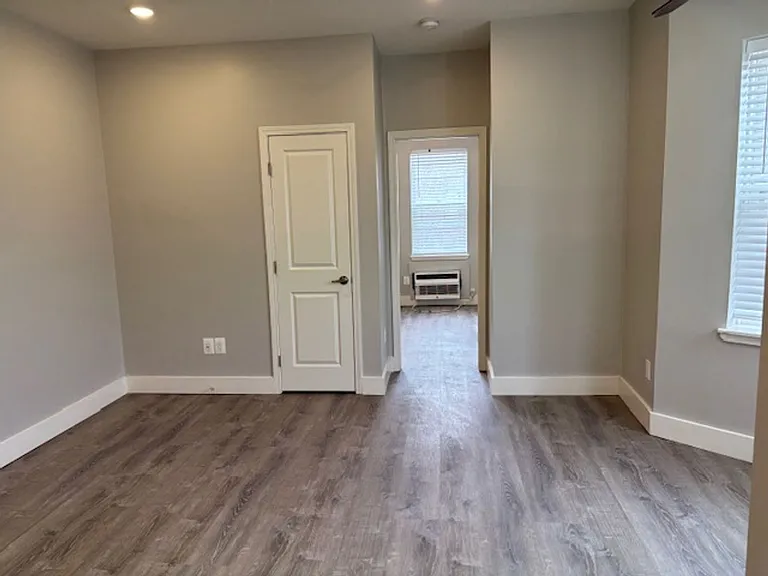 443 10th St NE — Photo 6