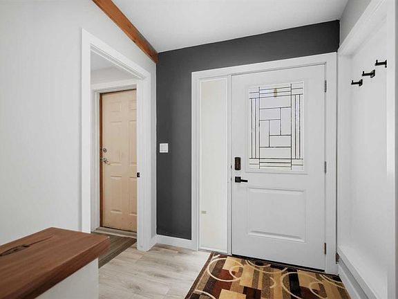 3rd image of 2 E Densmore Cres