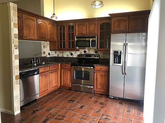 2nd image of 15000 Norfolk Ln