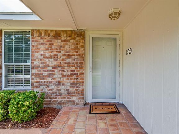 Welcoming covered front porch.