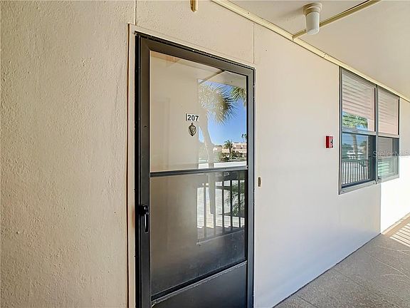 3rd image of 7700 Sun Island Dr S APT 207