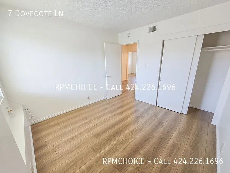 7 Dovecote Ln — Photo 24