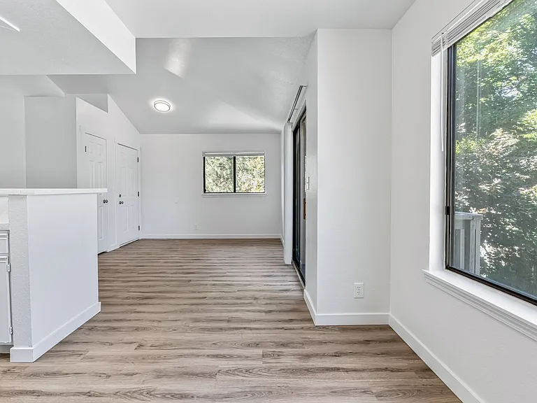 Hilton Street Apartments — Photo 48