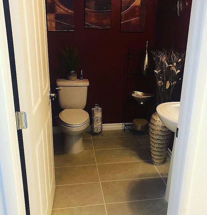 Downstairs 1/2 bath