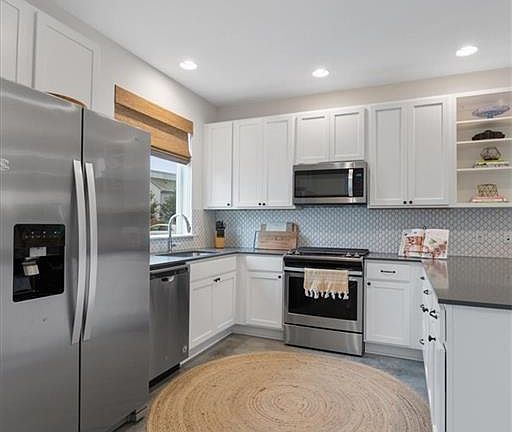 4th image of 801 N Bluff Dr Building 18